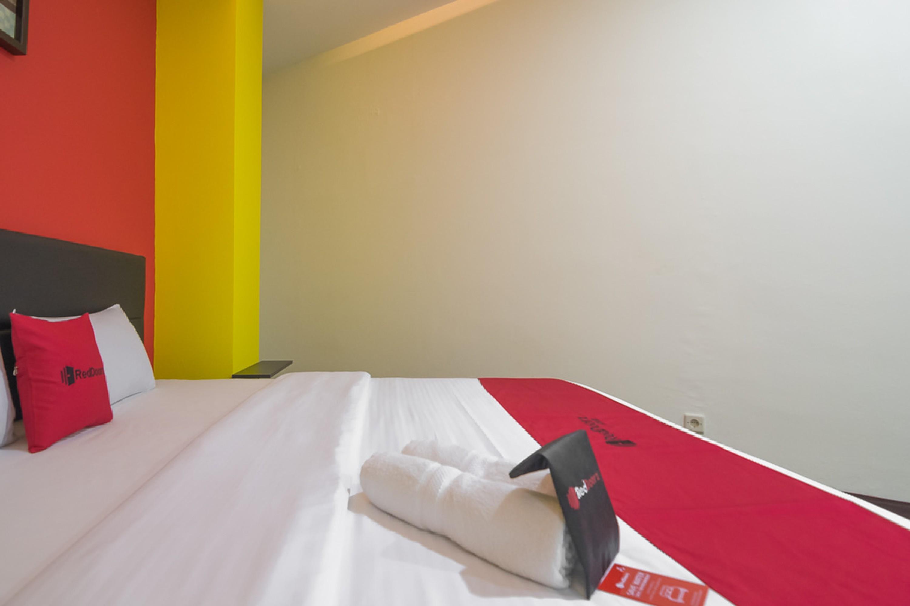 RedDoorz near ITC Mangga Dua Hotel Jakarta Buitenkant foto
