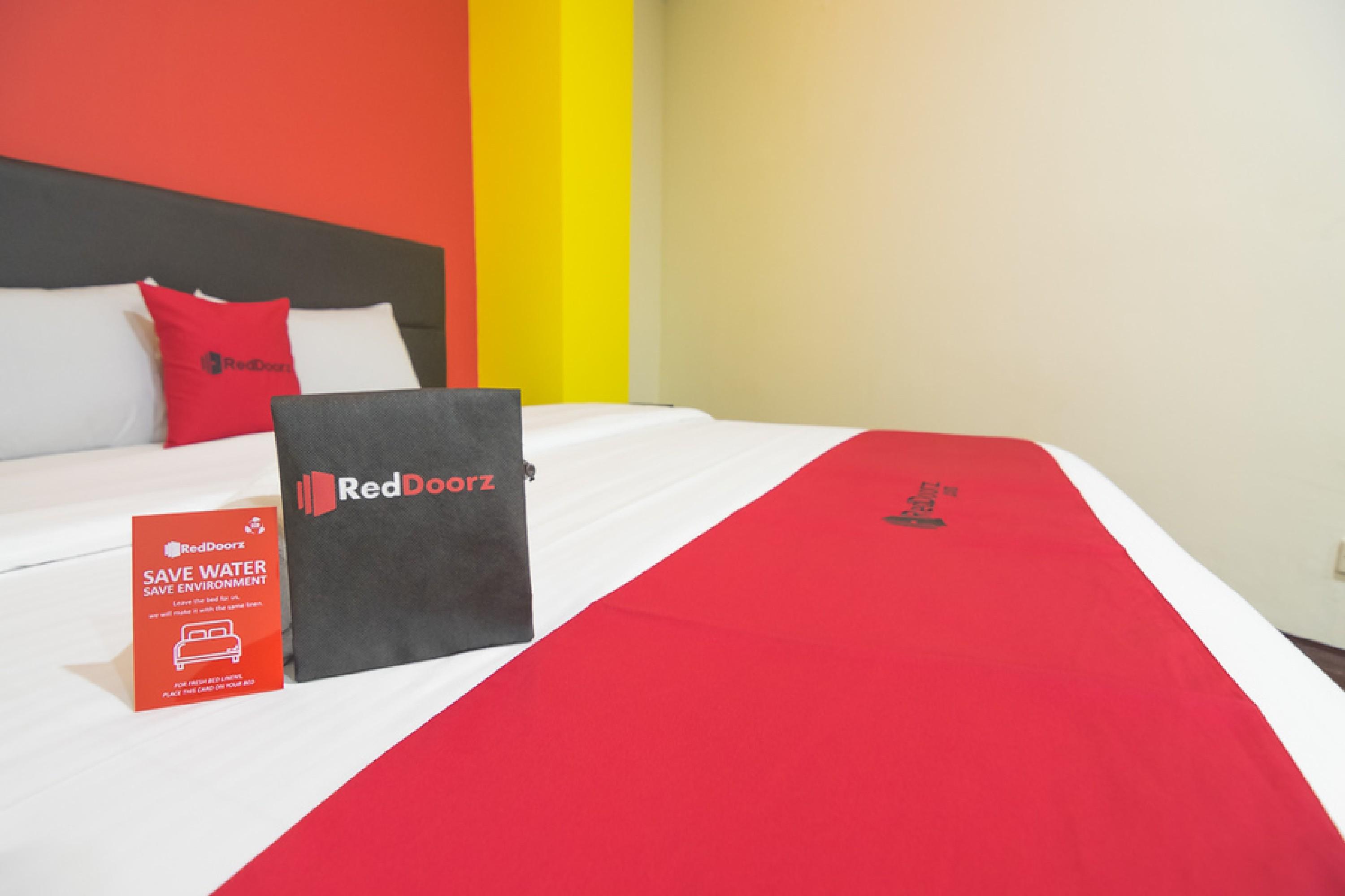 RedDoorz near ITC Mangga Dua Hotel Jakarta Buitenkant foto
