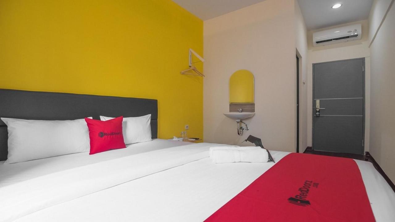 RedDoorz near ITC Mangga Dua Hotel Jakarta Buitenkant foto
