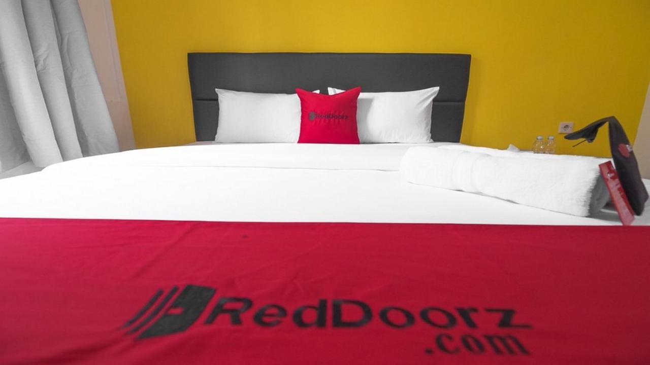 RedDoorz near ITC Mangga Dua Hotel Jakarta Buitenkant foto