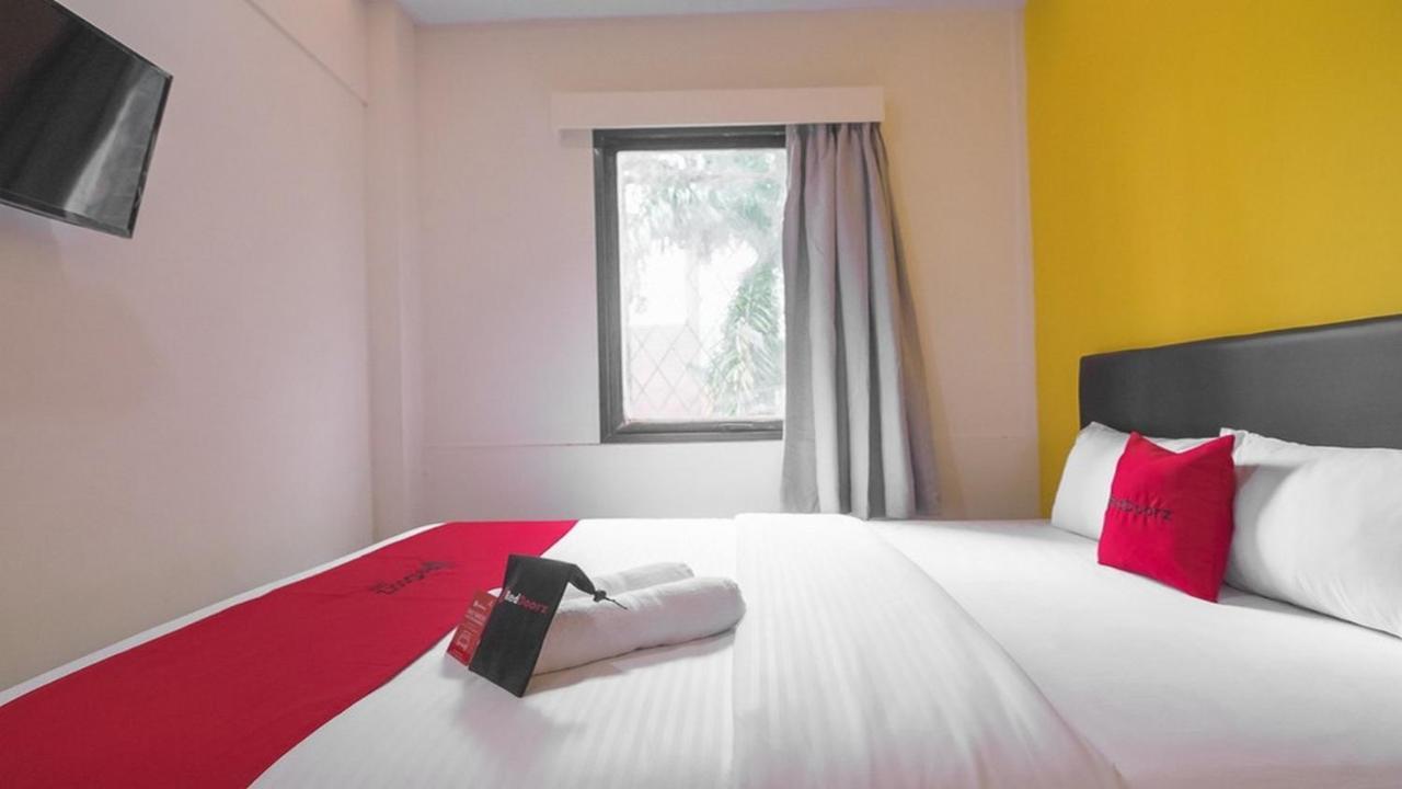 RedDoorz near ITC Mangga Dua Hotel Jakarta Buitenkant foto